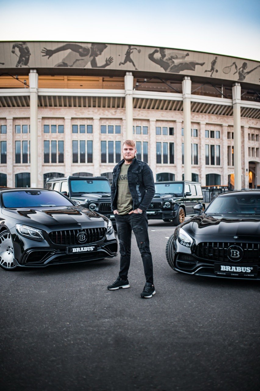 BOKOV рядом с автомобилями Brabus